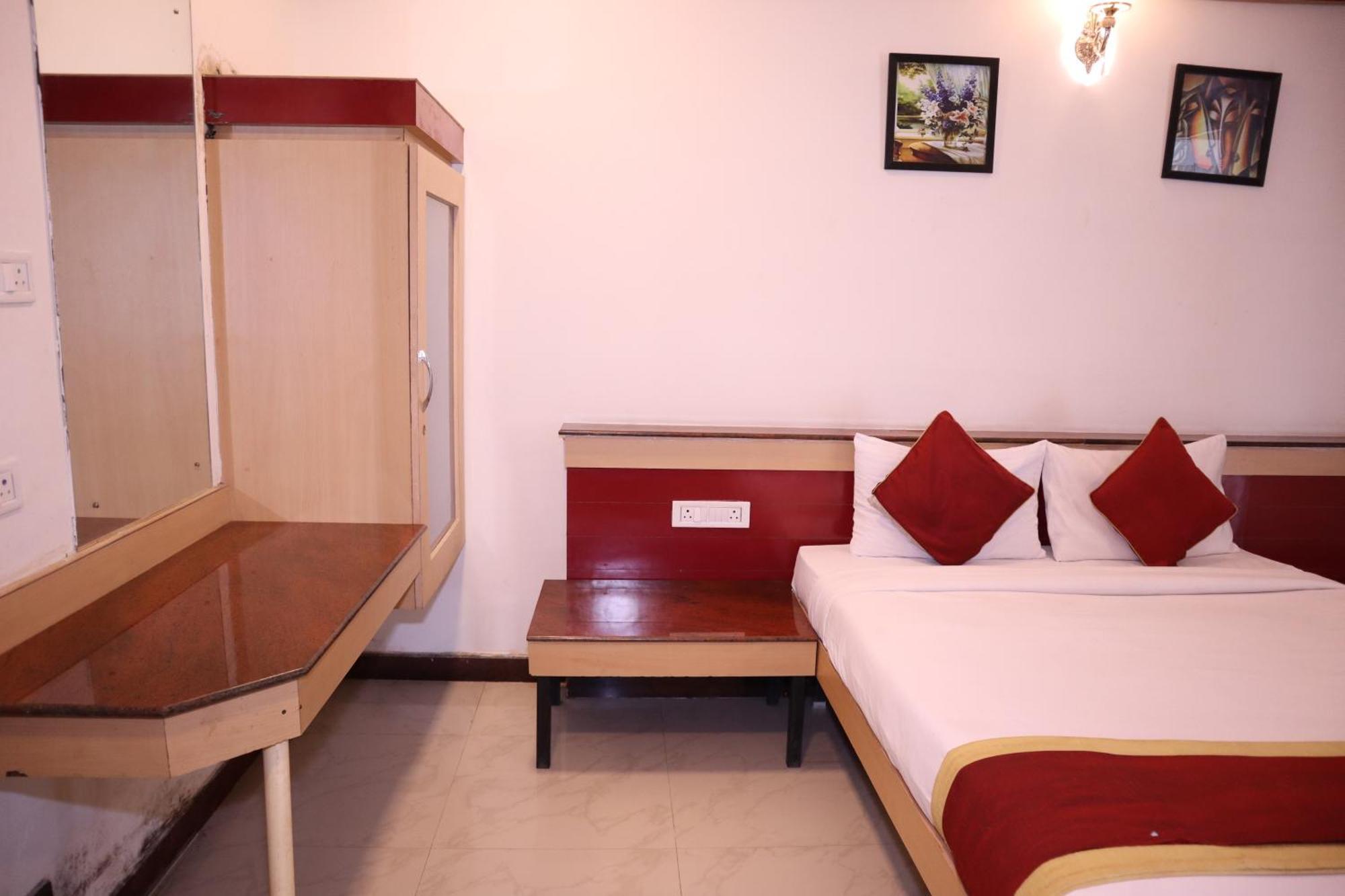 Sri Sai Ram Suites Bangalore Extérieur photo