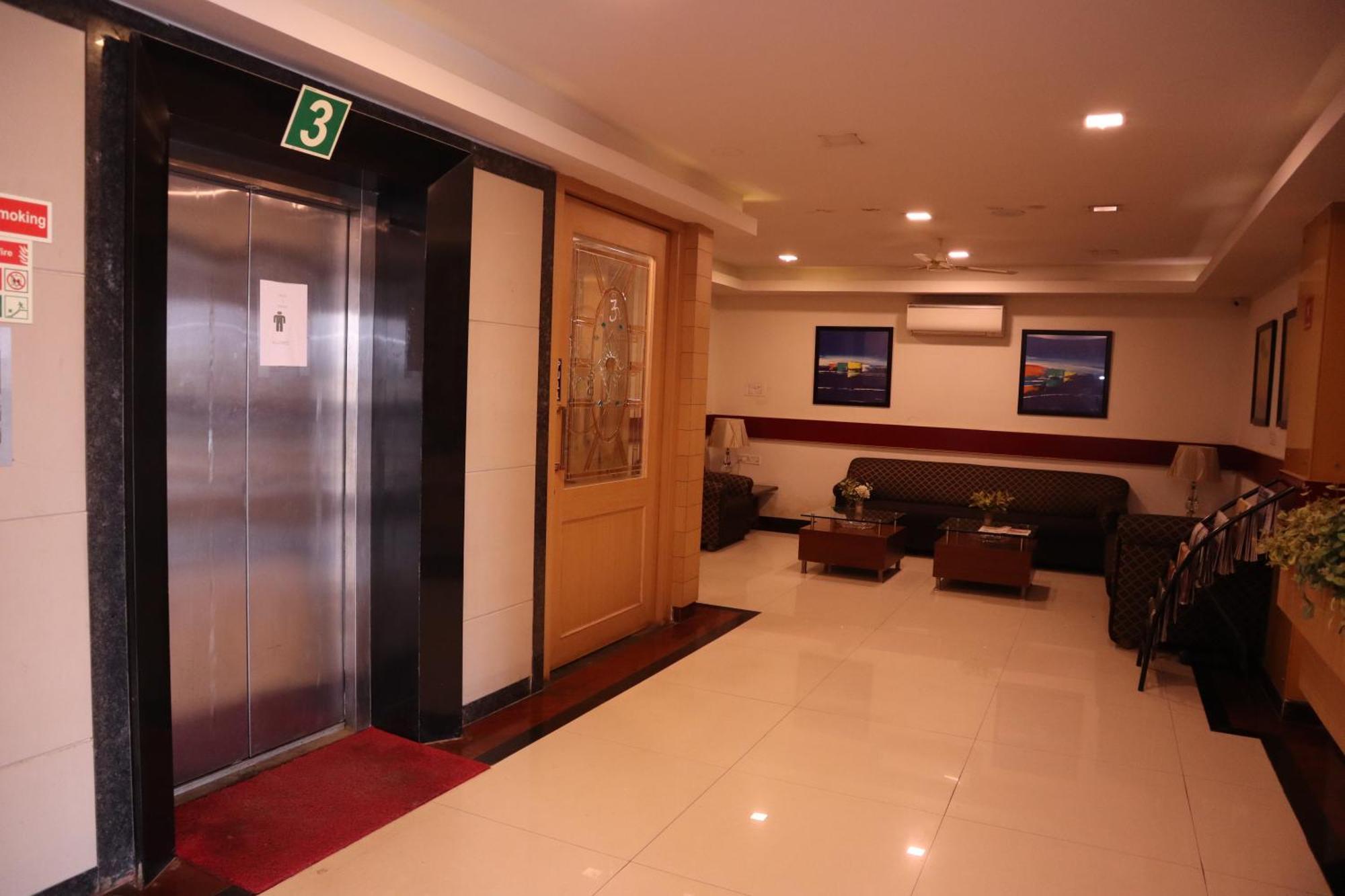 Sri Sai Ram Suites Bangalore Extérieur photo