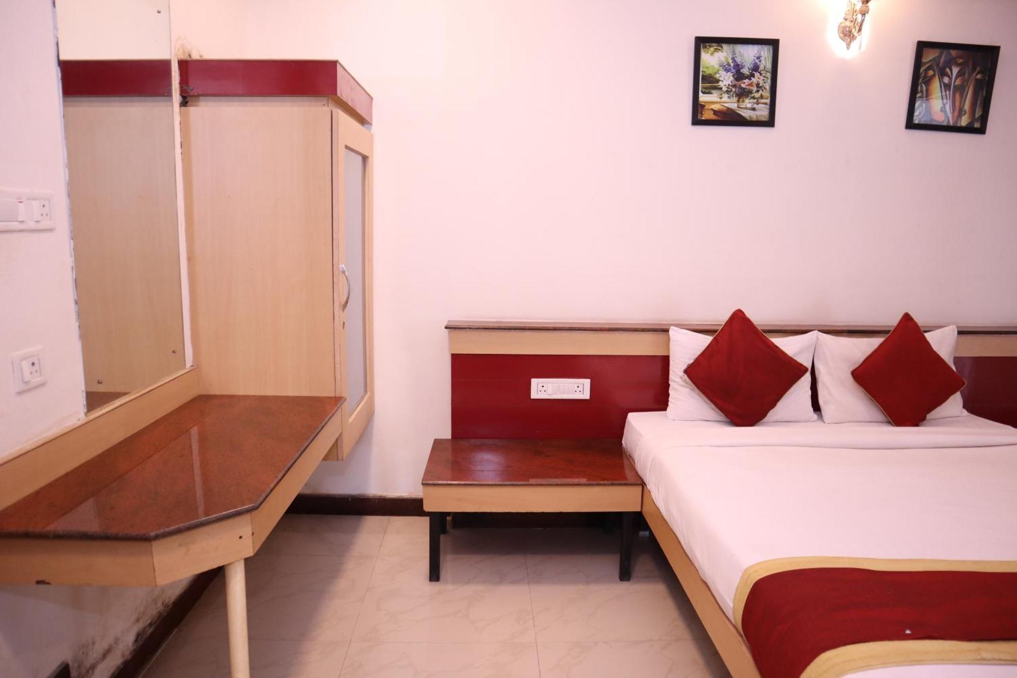 Sri Sai Ram Suites Bangalore Extérieur photo