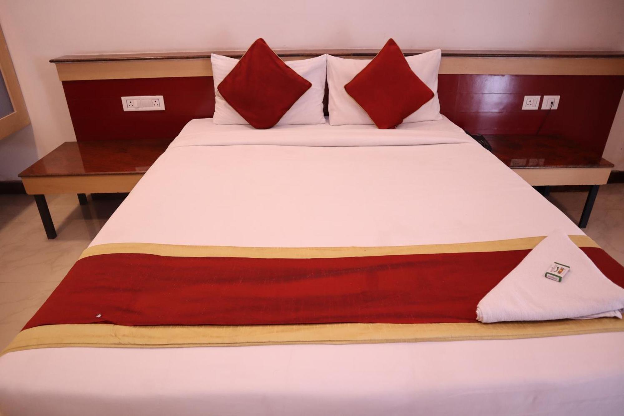 Sri Sai Ram Suites Bangalore Extérieur photo