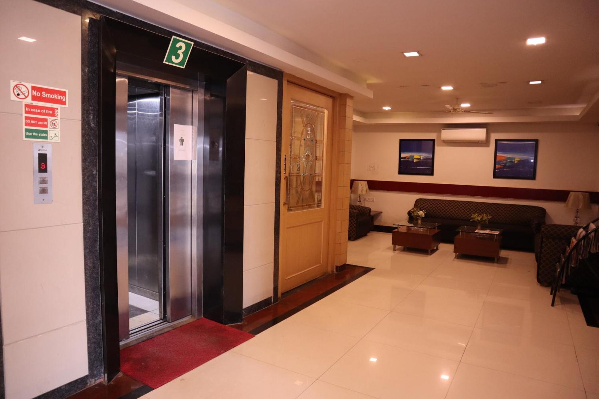 Sri Sai Ram Suites Bangalore Extérieur photo