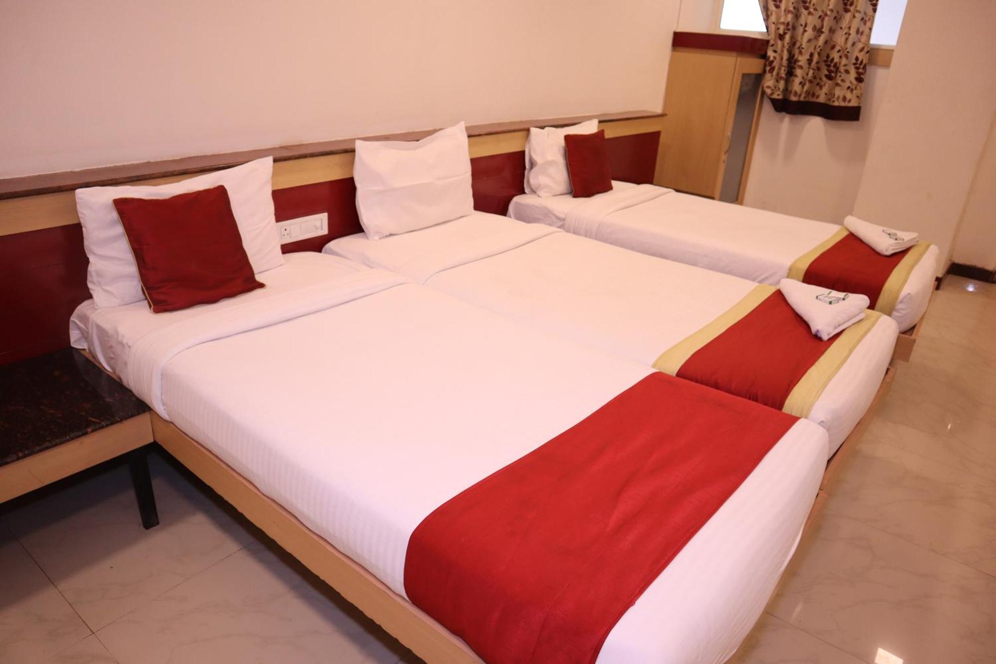 Sri Sai Ram Suites Bangalore Extérieur photo