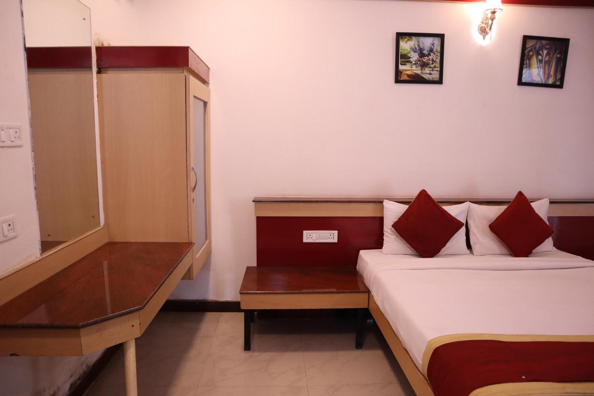 Sri Sai Ram Suites Bangalore Extérieur photo