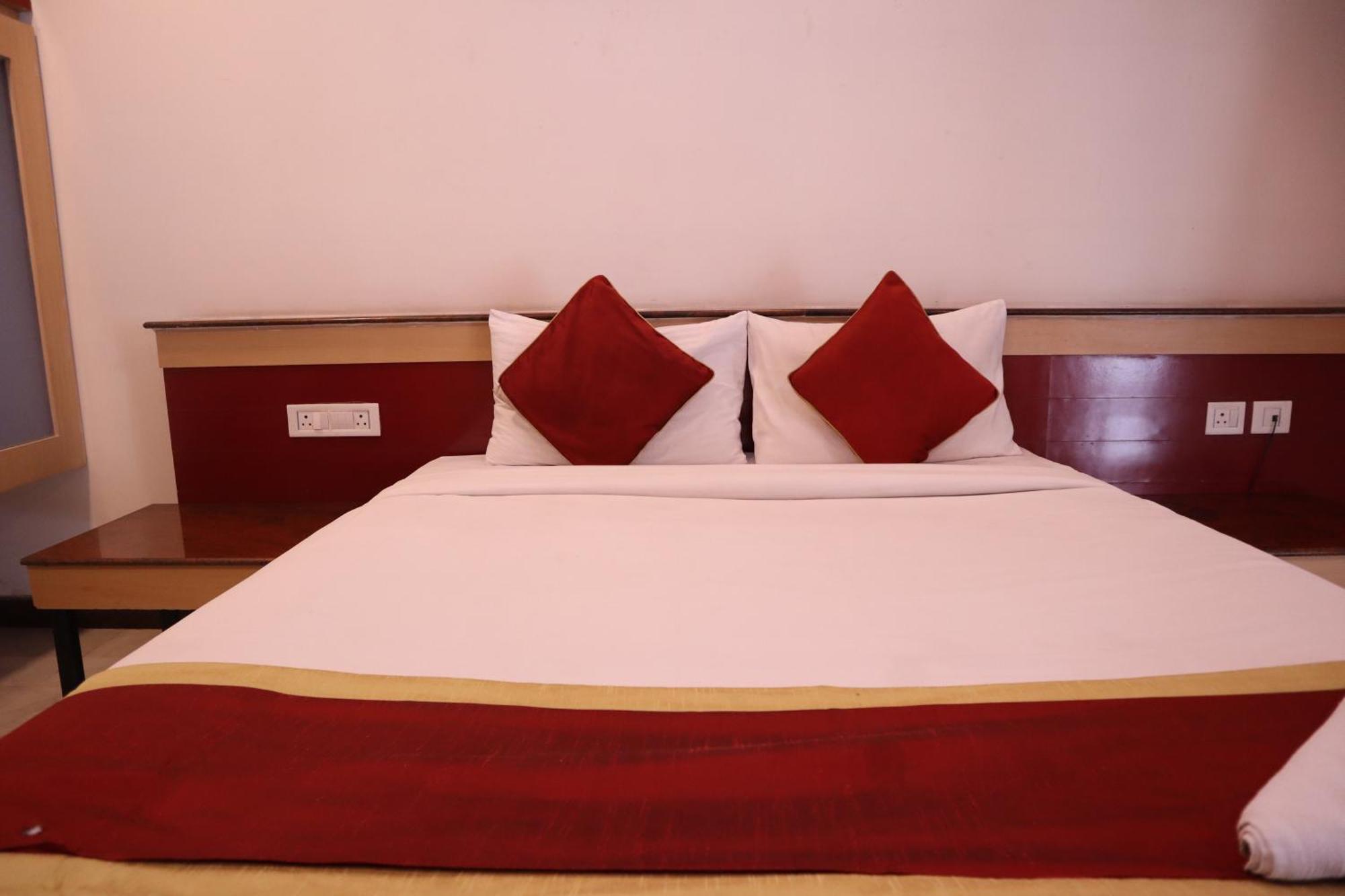 Sri Sai Ram Suites Bangalore Extérieur photo